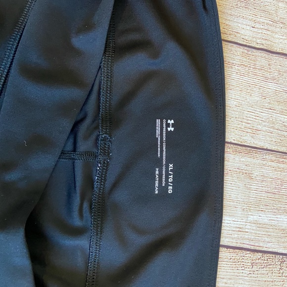 Under Armour Heatgear Compression Capris - Picture 2 of 3